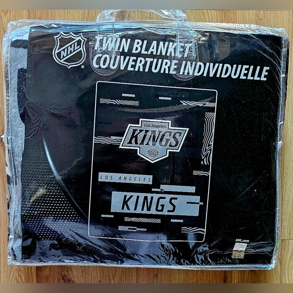KINGS TWIN SIZE BLANKET - Picture 1 of 2